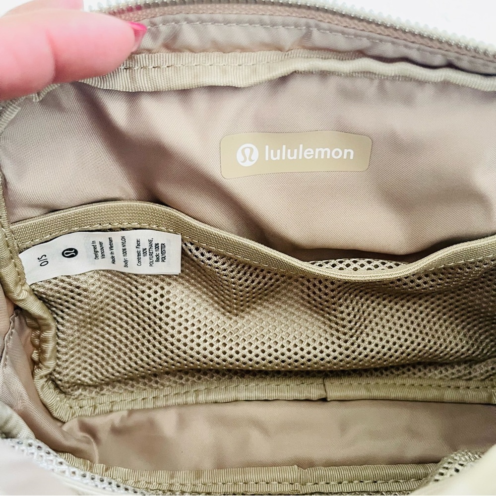 Lululemon Everywhere Belt Bag - Picture 9 of 9